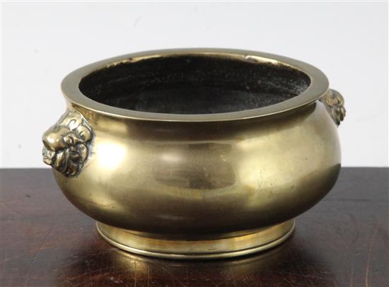 A Chinese bronze gui censer, Xuande mark, 19th century, 12.5cm